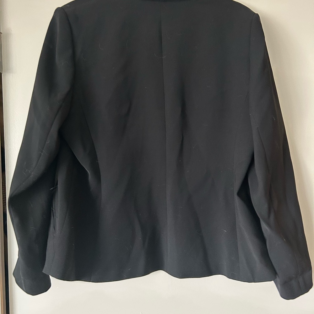 Banana Republic Women's Black Blazer, Size 14P - Picture 3 of 3